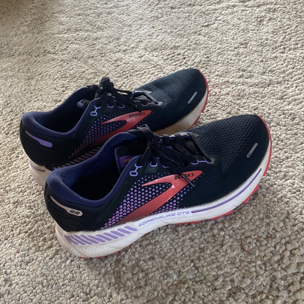 Women’s Size 9.5 Brooks Adrenaline Athletic Tennis Shoe